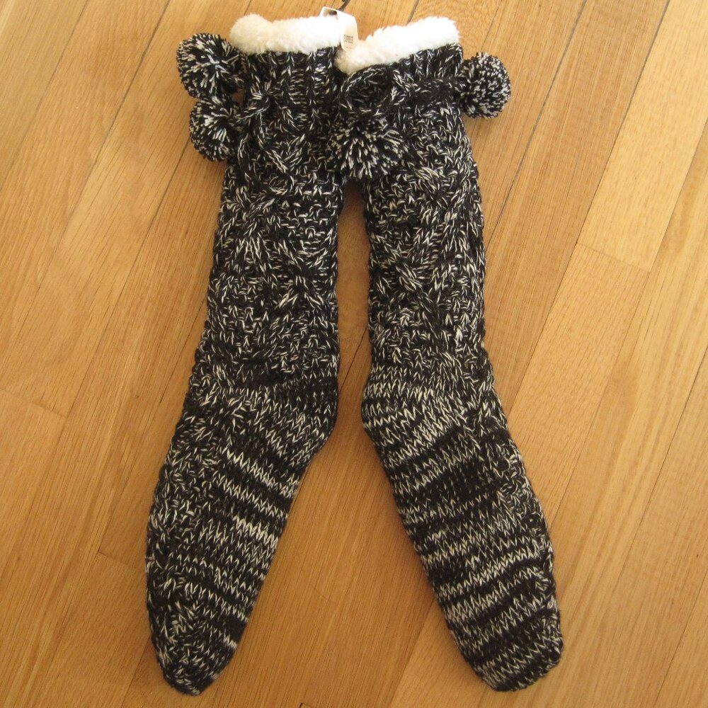 Express Cable Knit Fleece Lined Pom Slipper Socks Size 6-10 NWT